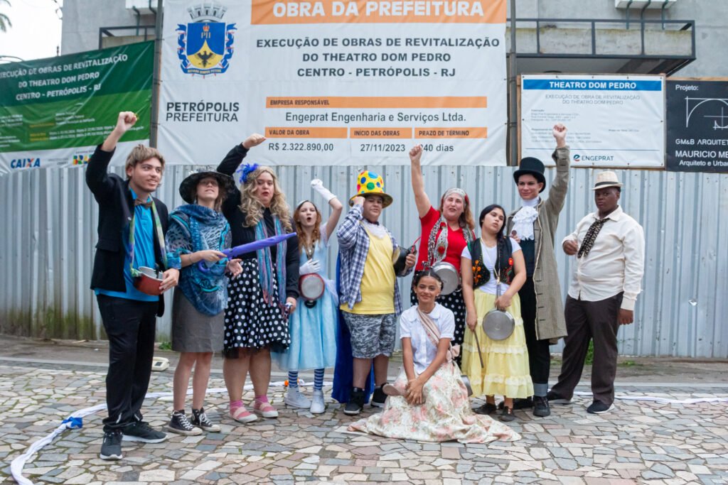 O “Espetáculo” que Não Estreia: Artistas de Petrópolis Protestam Contra o Abandono do Teatro Dom Pedro